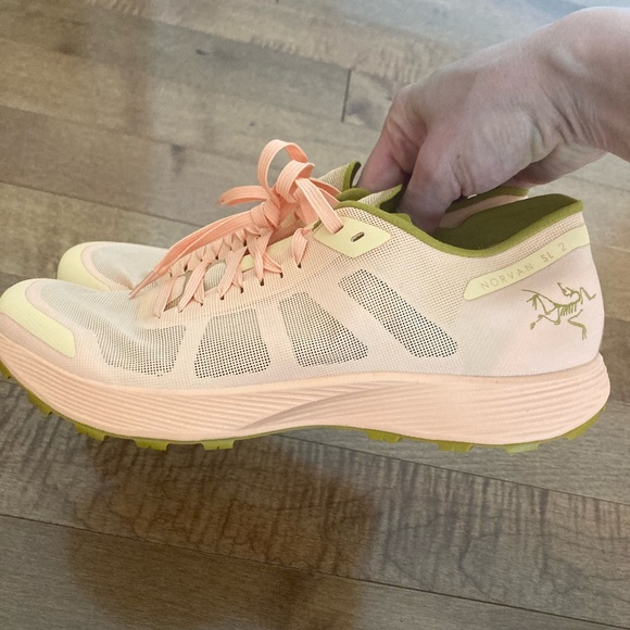 BNWOT Arc’teryx size 7.5US trail running shoes - Picture 2 of 6